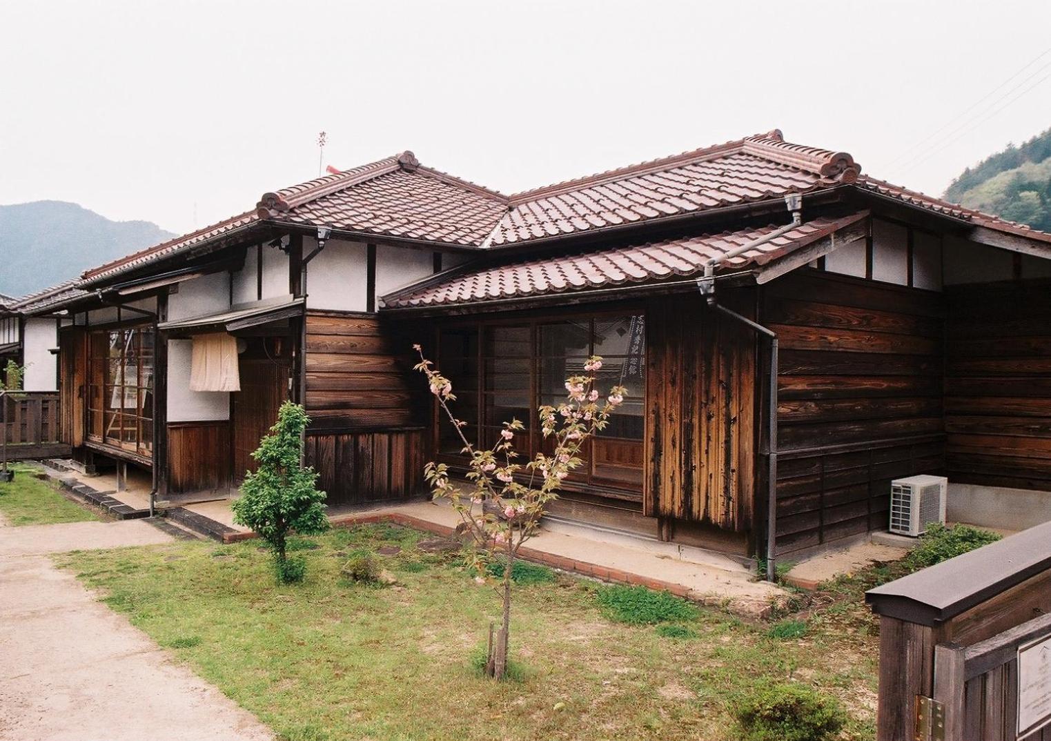 Japan's Oldest Remaining Company Housing *